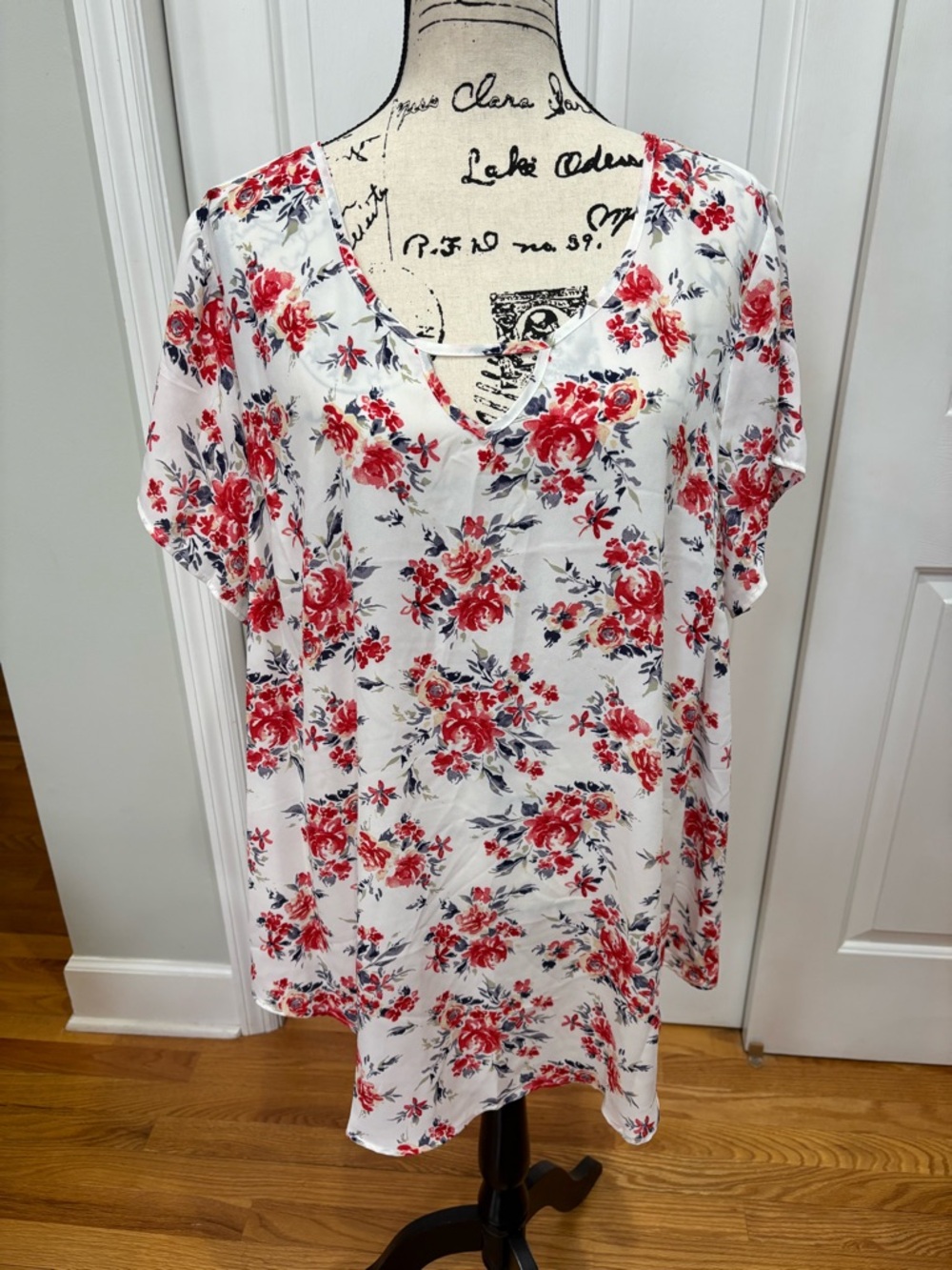 Torrid Size 3 Ivory Floral Top NWT